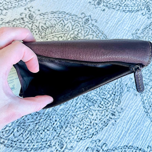 Fossil Brown Pebbled Leather Tri-Fold Wallet - Picture 7 of 7
